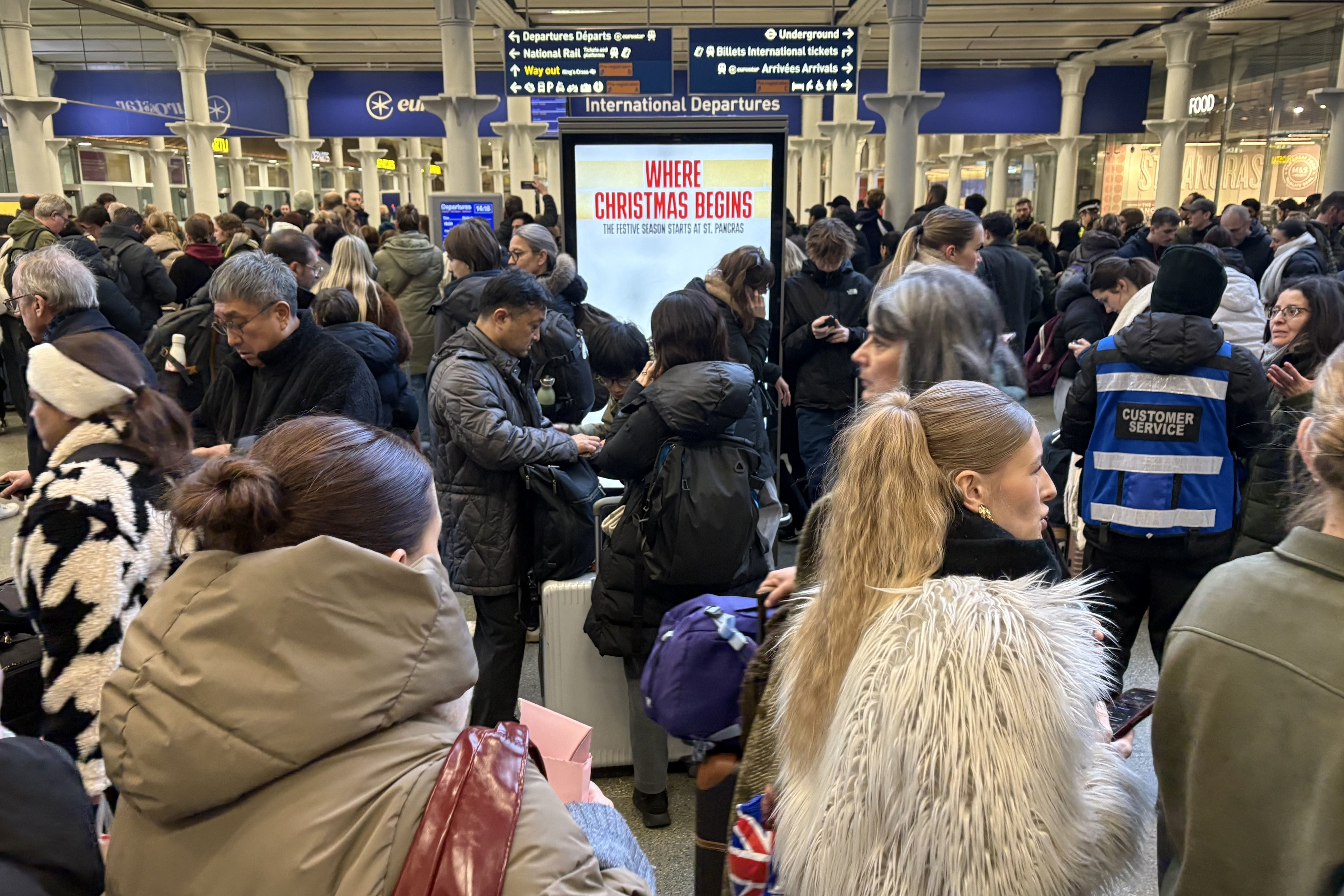 Passengers crowded in St Pancras station in London amid the disruption to Eurostar services (Jonathan Brady/PA)