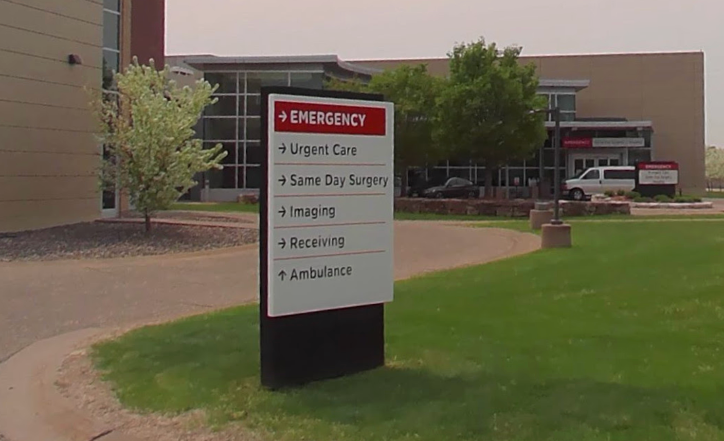 <p>A Minnesota hospital security guard died two days after she was attacked by a fleeing patient on Christmas Day, authorities said </p>