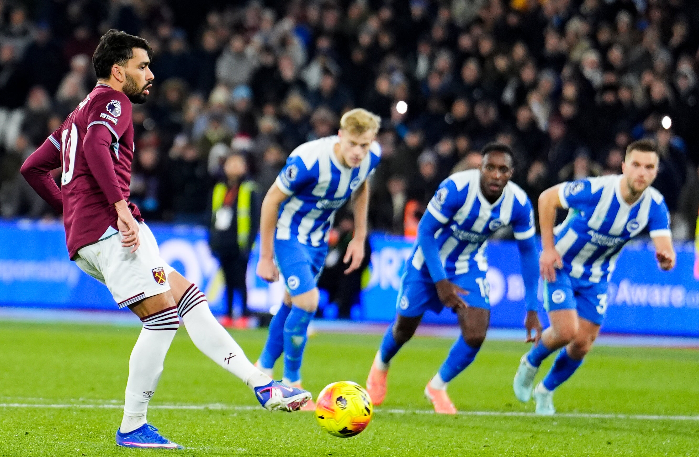 Lucas Paqueta rolled home a penalty to lead 2-1
