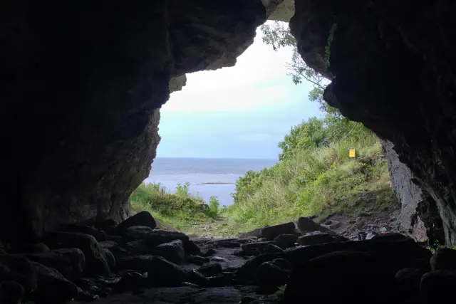 <p>Vista desde la cueva Stora Förvar en la isla de Stora Karlsö, Suecia</p>