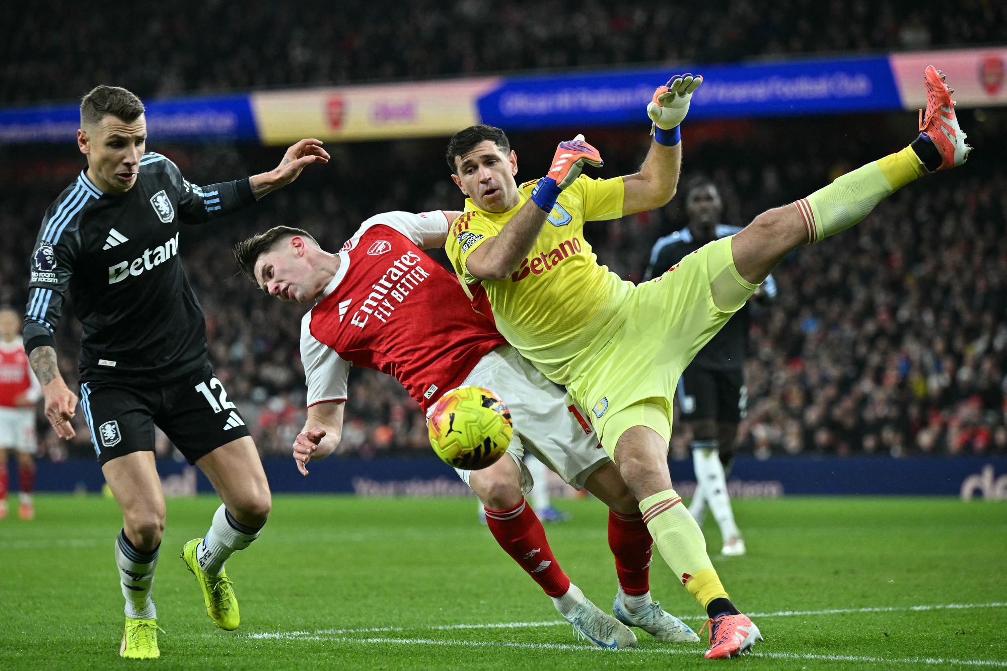 Виктор Гиокерес није имао много среће против Астон Виле