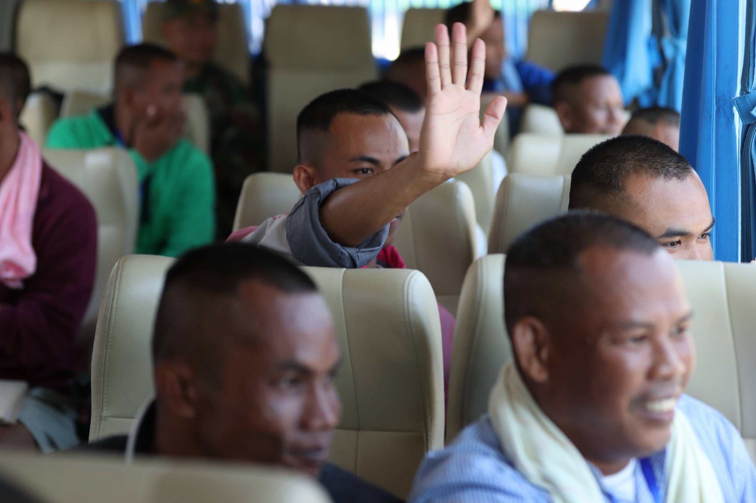 <p>Cambodian soldiers sit in a van as they arrive after being captured and held by the Thai army, at Prum border gate, in Pailin province, Cambodia</p>