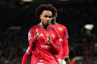 Joshua Zirkzee is keen to leave Man United this month
