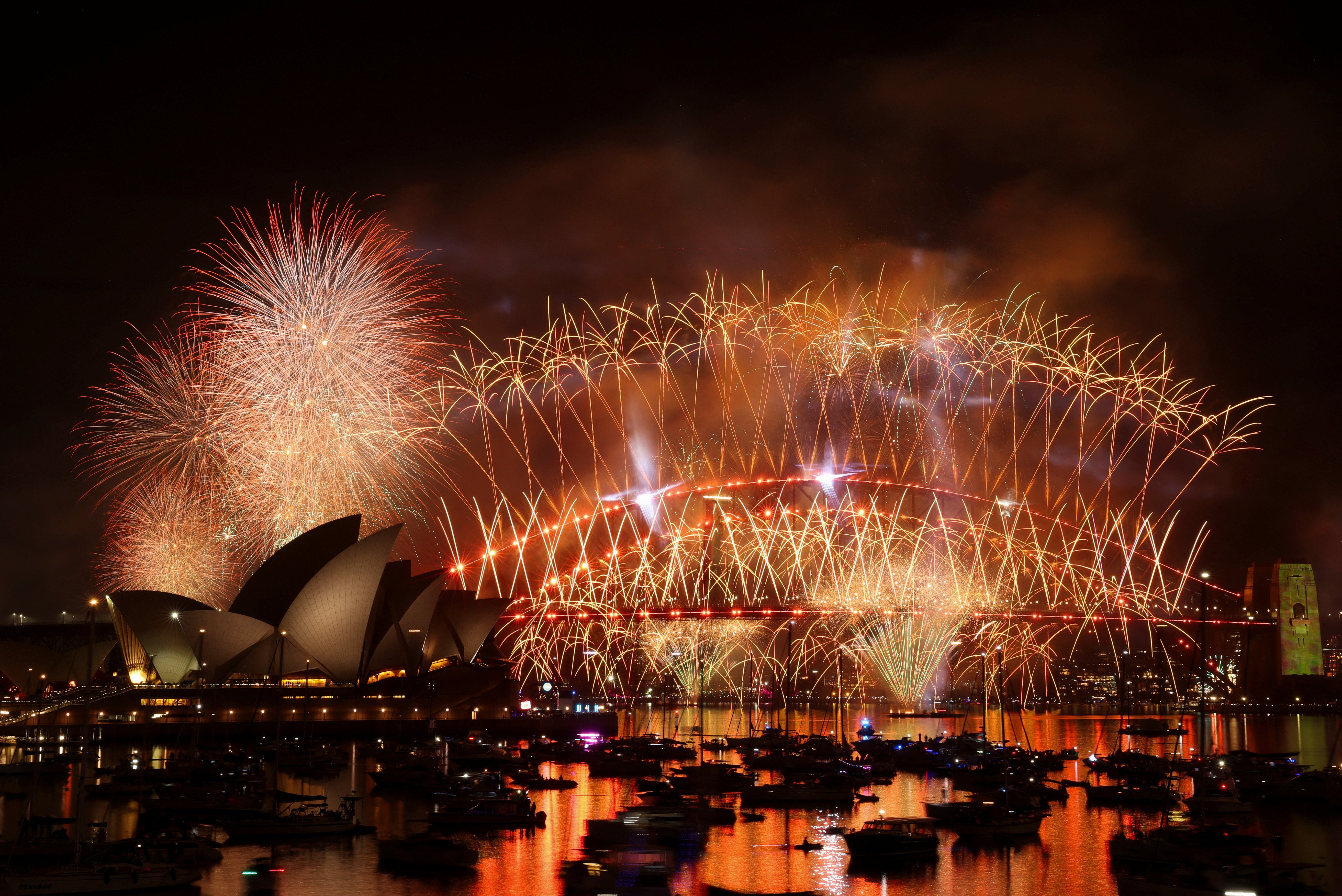 <p>Fireworks explode over Sydney Harbour Bridge to mark the New Year in Sydney, Australia, January 1, 2026. REUTERS/Hollie Adams</p>
