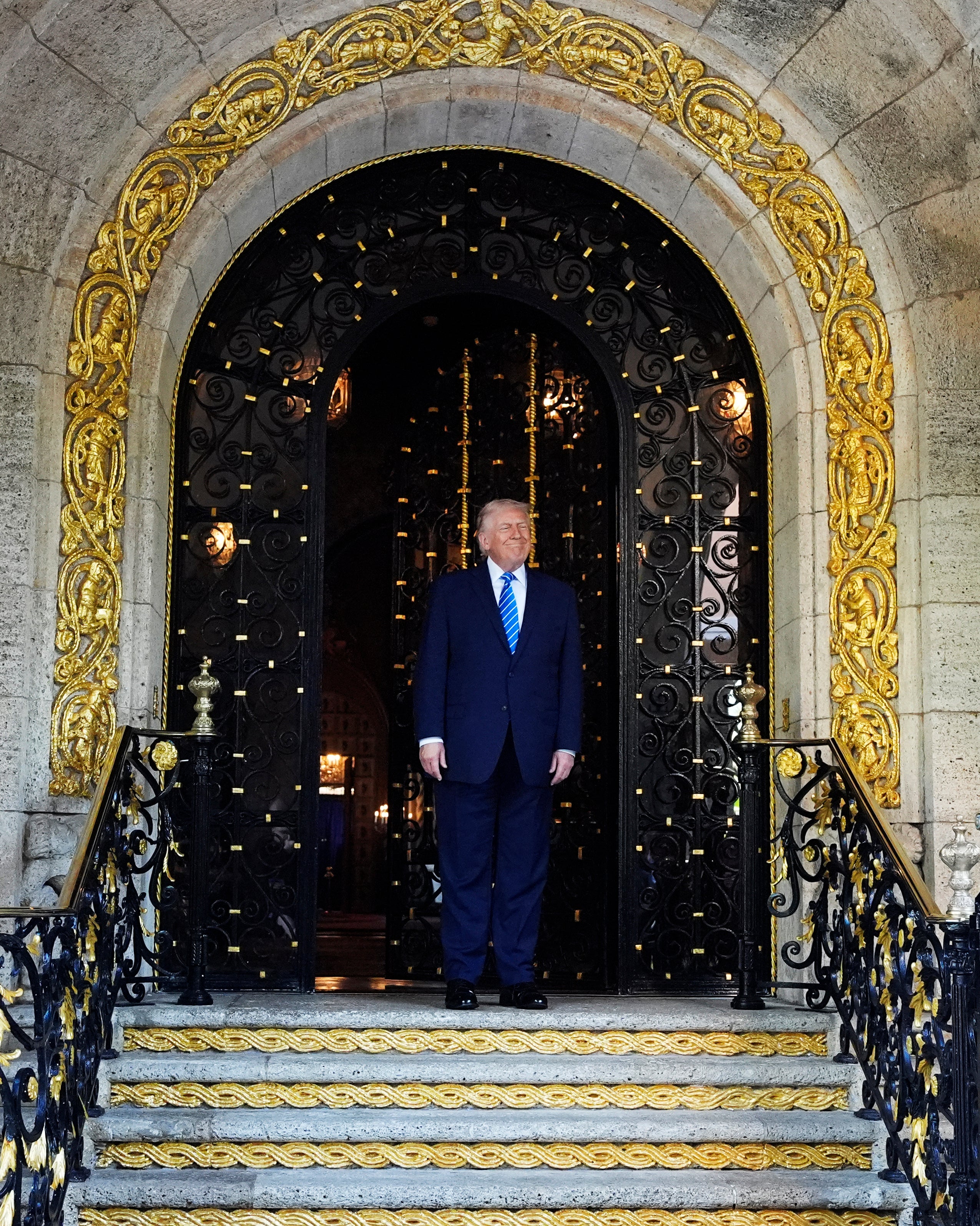 <p>President Donald Trump arrives to greet Ukraine's President Volodymyr Zelenskyy at his Mar-a-Lago club, Sunday, Dec. 28, 2025, in Palm Beach, Fla</p>
