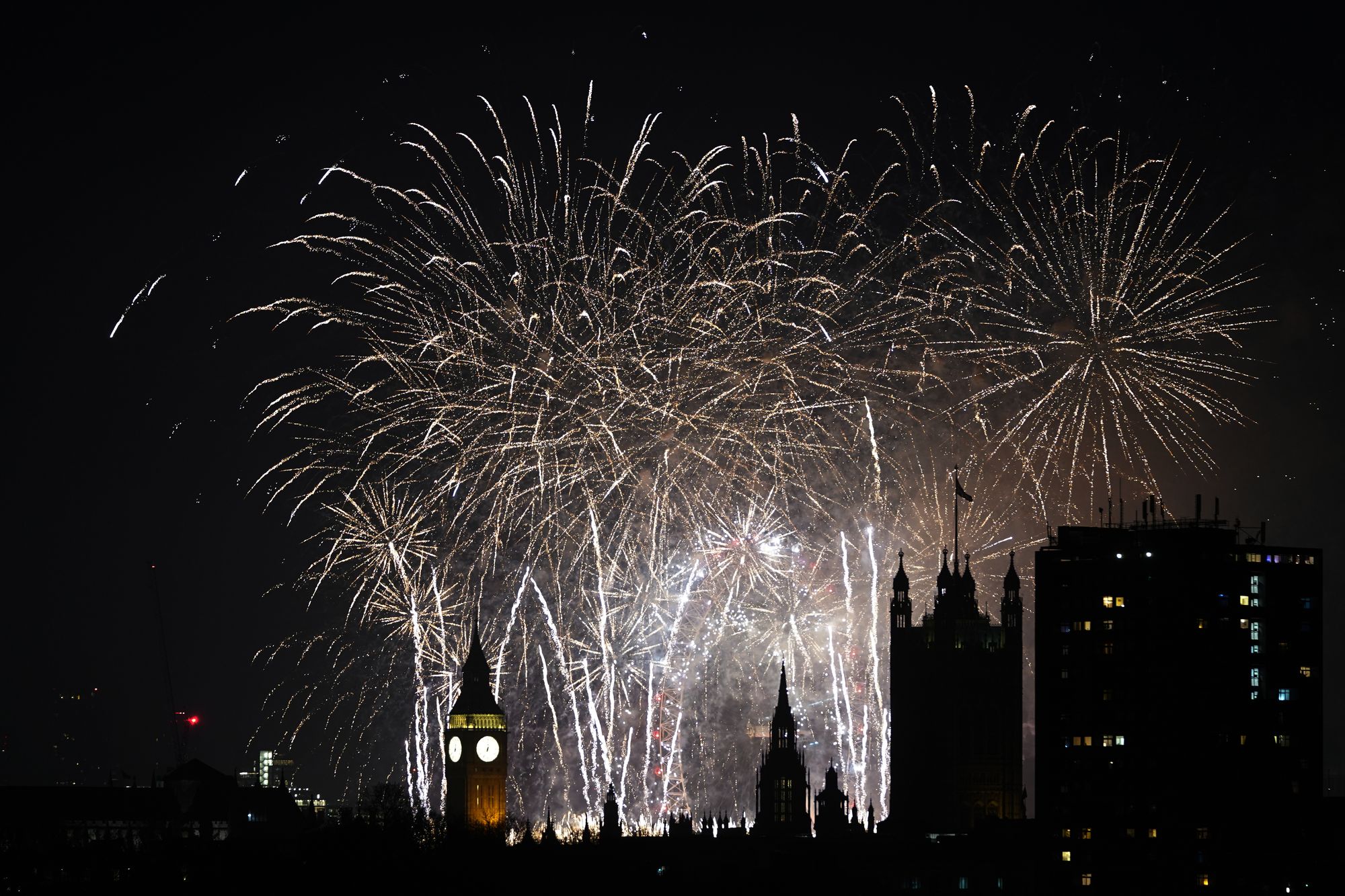 <p>Fireworks light up the sky in central London to celebrate the New Year</p>