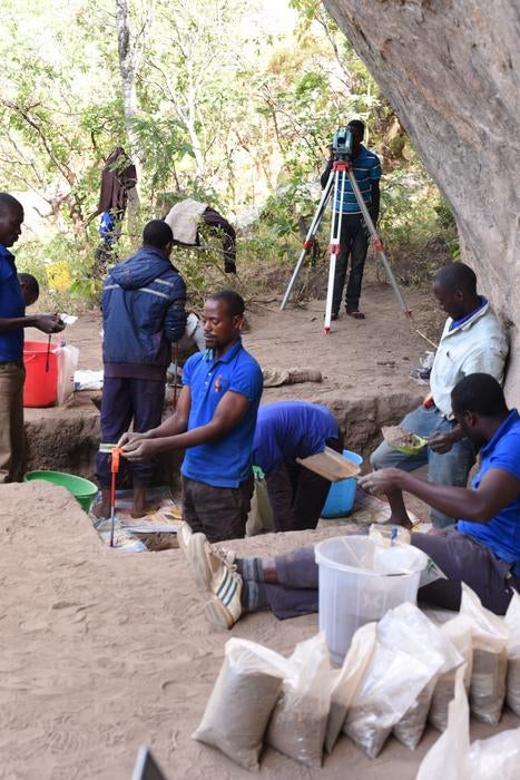Hora 1 site under excavation