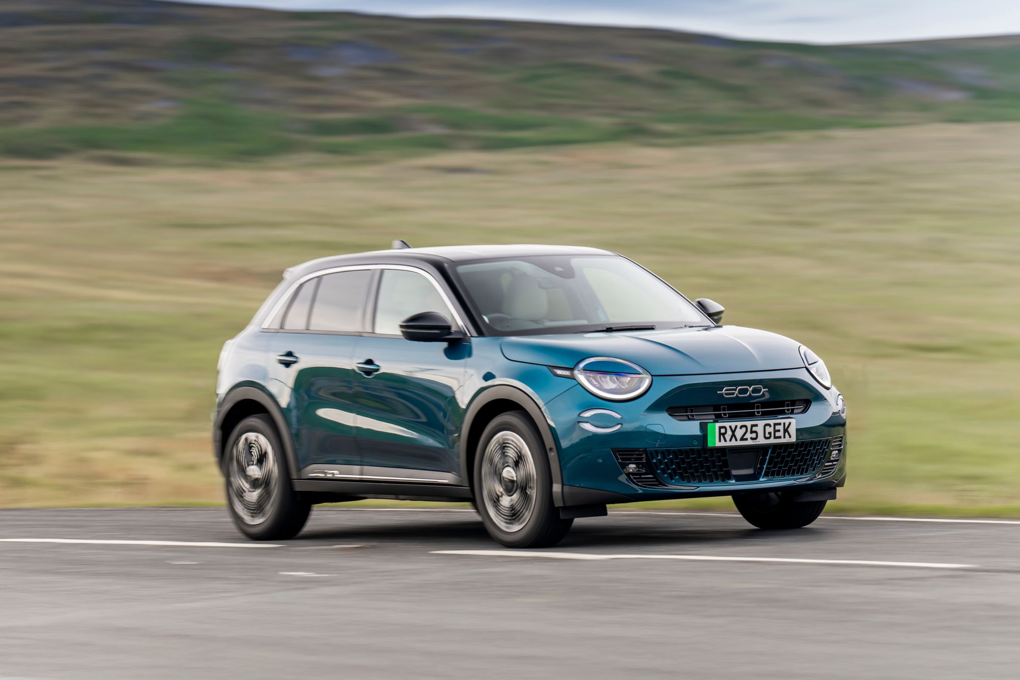 Fiat's 600e small SUV gets a £3,285 price cut