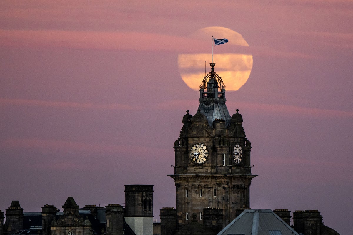 Skygazers advised to &lsquo;wrap up warm&rsquo; to see Wolf supermoon