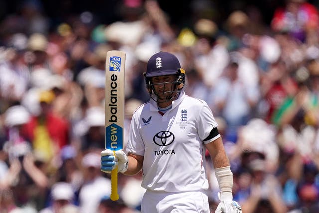 <p>Joe Root scored 160 as England posted 384 all out</p>