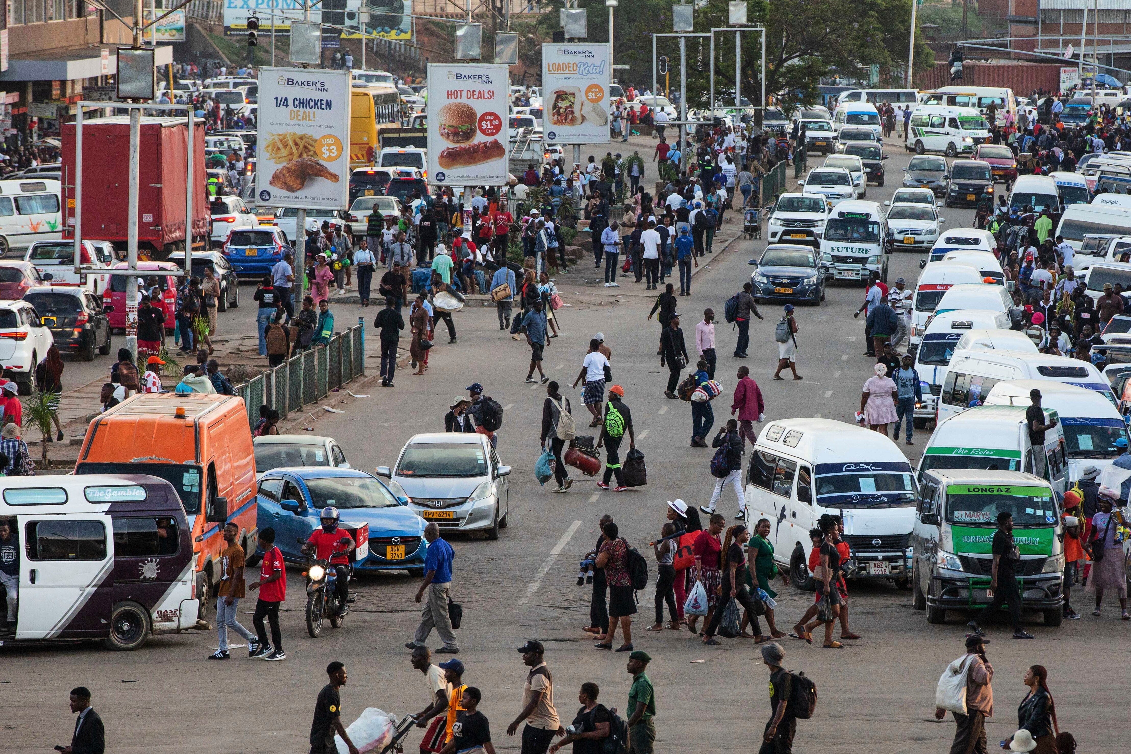 <p>An overview of commuters at a minibus taxi area during rush hour in downtown Harare, Zimbabwe, Tuesday, Dec. 16, 2025.(AP Photo/Aaron Ufumeli)</p>