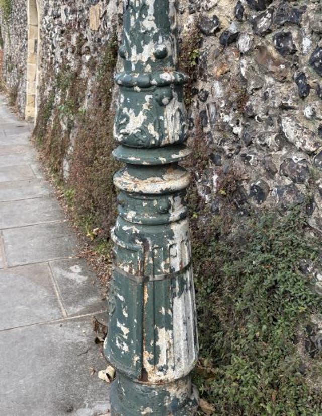 <p>The nineteenth century lamp posts need painting</p>