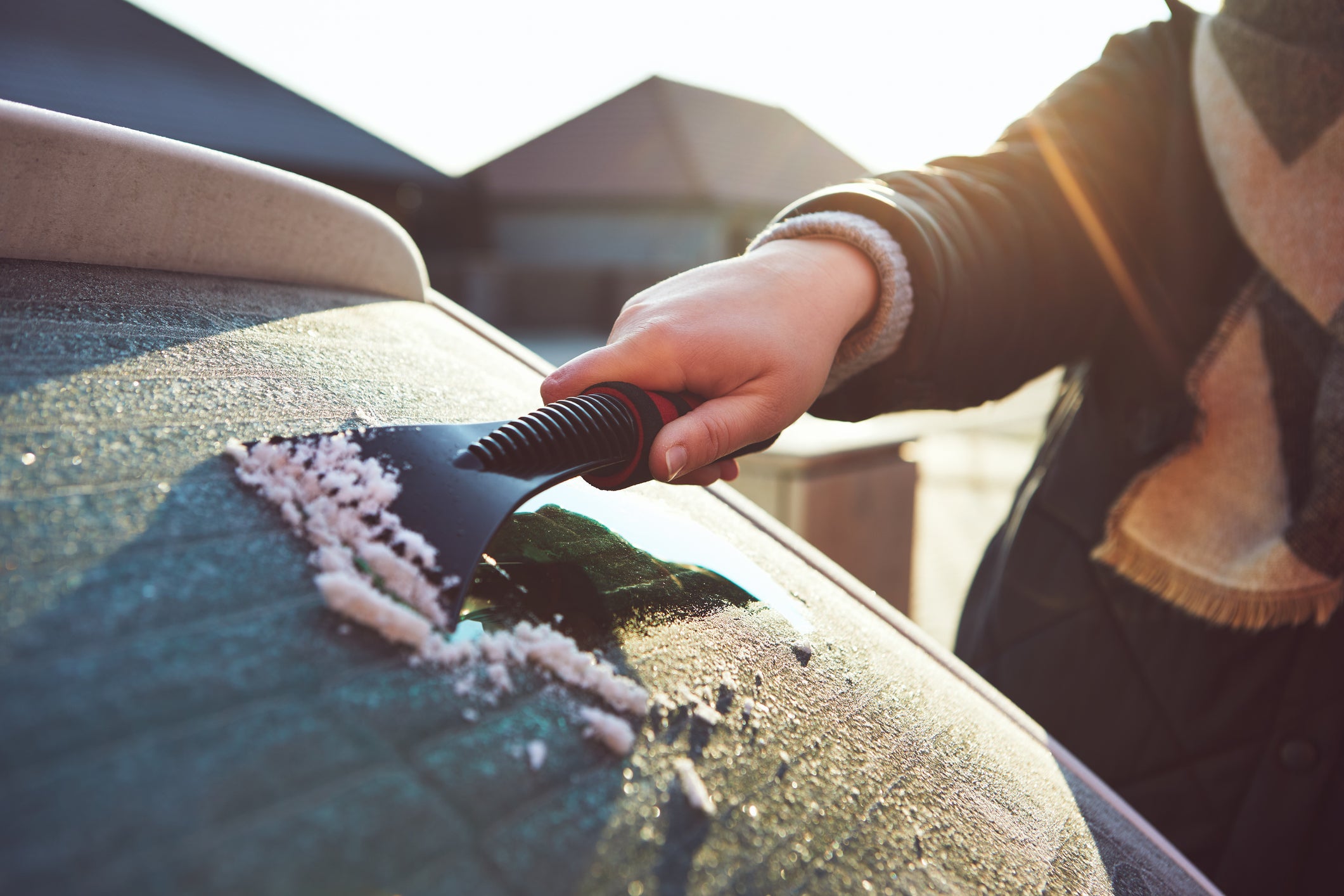 Simply removing the ice from the driver’s side of the windscreen is not enough – you must de-ice the entire area