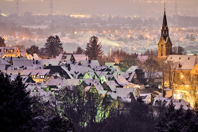 <p>Freshly fallen snow lies on the roofs of houses in Kronberg near Frankfurt, Germany</p>