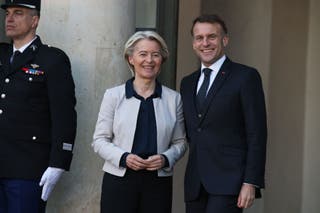 French president Emmanuel Macron welcomes European Commission president Ursula von der Leyen