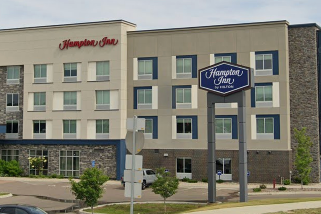 <p>Hilton anunció en redes sociales que canceló su relación con el hotel de Minnesota que negó alojamiento a agentes federales de inmigración </p>
