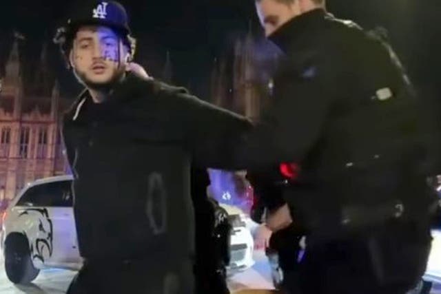 <p>A Twitch streamer has been arrested by armed police after he allegedly flashed a fake gun outside Big Ben</p>