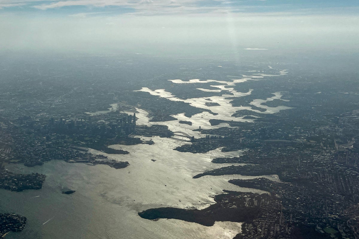 Australia heatwave: Residents told to ‘leave now’ as wildfire heads for town amid 45C heat Australia heatwave: Residents told to ‘leave now’ as wildfire heads for town amid 45C heat