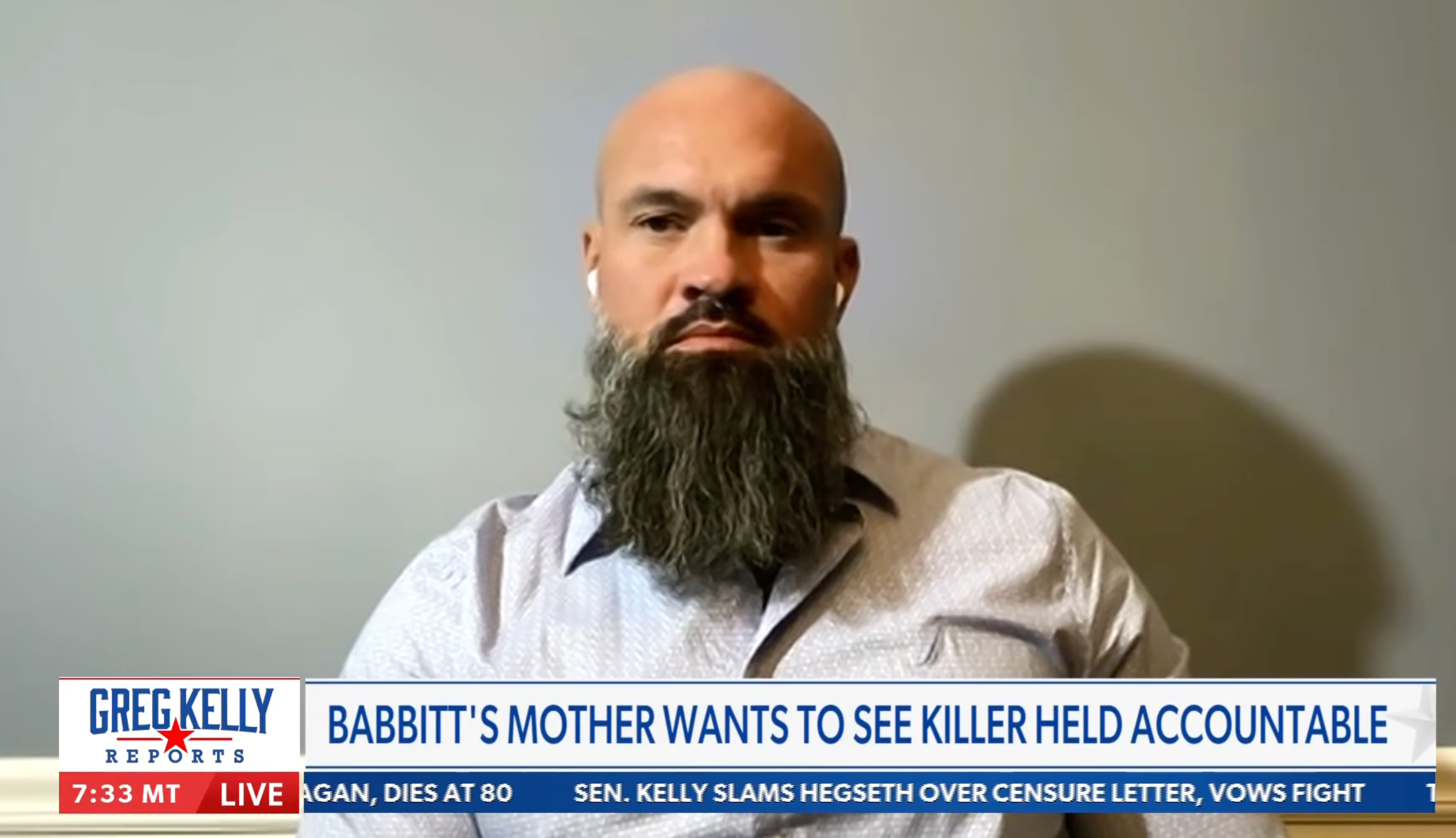 Aaron Babbitt é entrevistado por Greg Kelly no Newsmax na terça-feira, 6 de janeiro de 2026