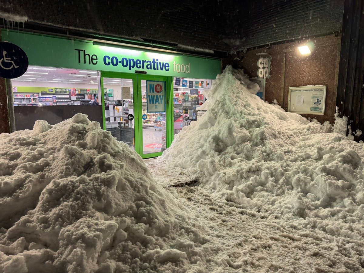 <p>Snow piling up outside the local Co-Op in Insch on Tuesday</p>
