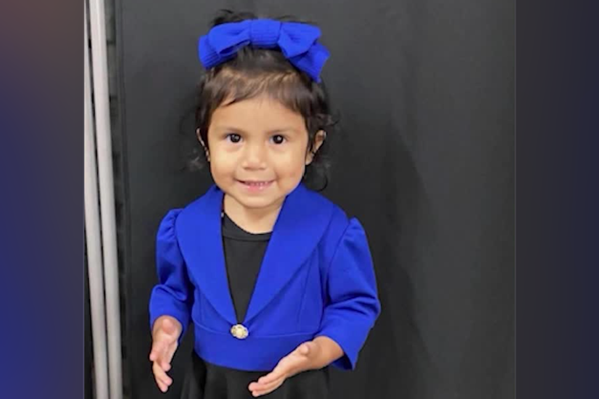 Toddler left paralyzed from flu-related disorder as mother warns other parents over vaccinations Toddler left paralyzed from flu-related disorder as mother warns other parents over vaccinations