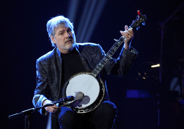 <p>Banjo player Béla Fleck canceled his upcoming performance at the Kennedy Center, prompting pushback from the organization's president</p>