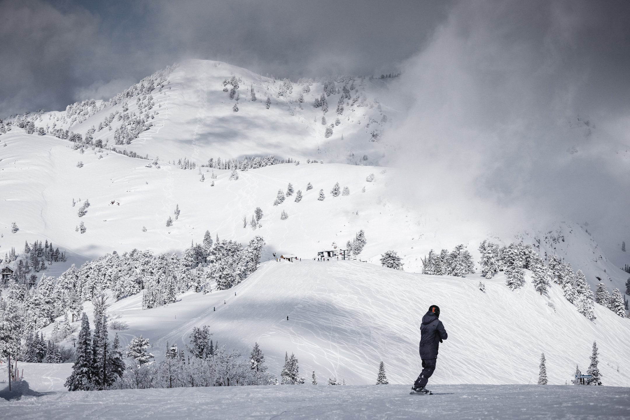 Powder Mountain in Utah has wide, open runs that stretch for around 120 miles and is reliably snowy. Its one of several spots in the US that offer top-notch skiing.
