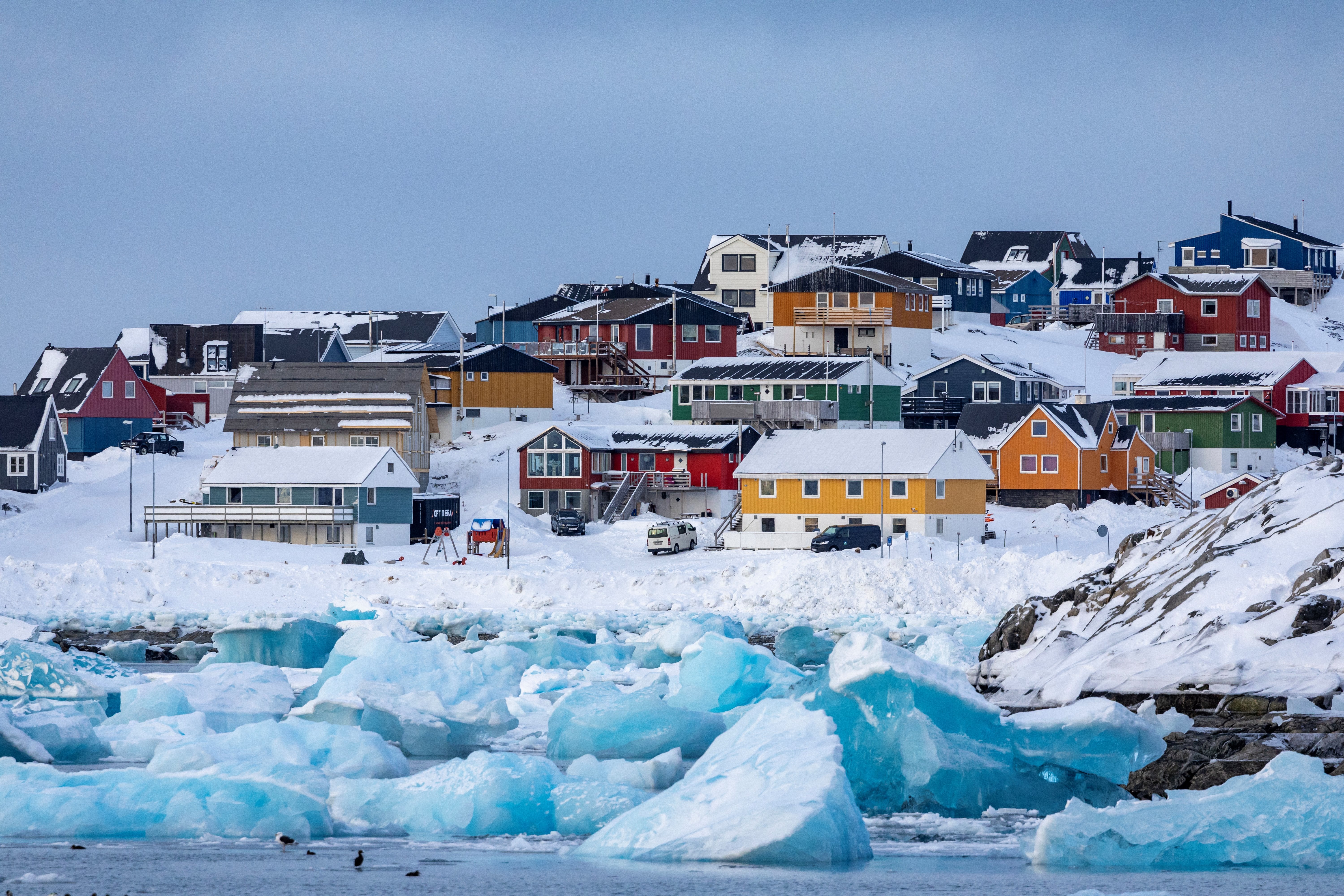 <p>President Donald Trump’s administration is considering potential lump sum payments to Greenlanders to convince them to join the U.S., a new report details</p>
