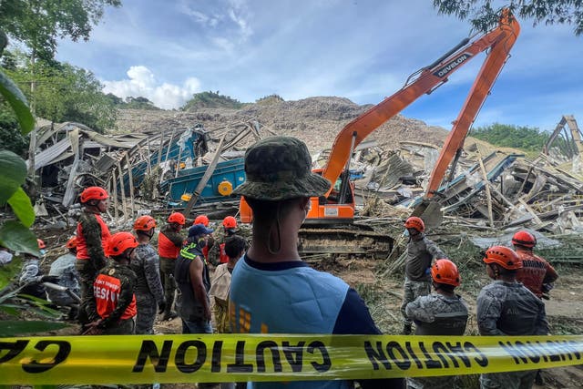 <p>Search and rescue workers look for survivors at a landfill in Barangay Binaliw, Cebu city, on 9 January 2026</p>