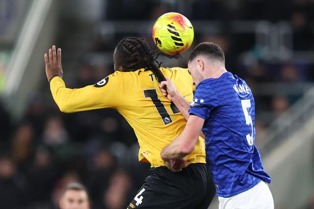 <p>Michael Keane of Everton pulls the hair of Tolu Arokodare of Wolves</p>