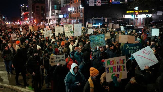 <p>Anti-ICE protesters storm Minneapolis hotel after fatal Renee Nicole Good shooting</p>