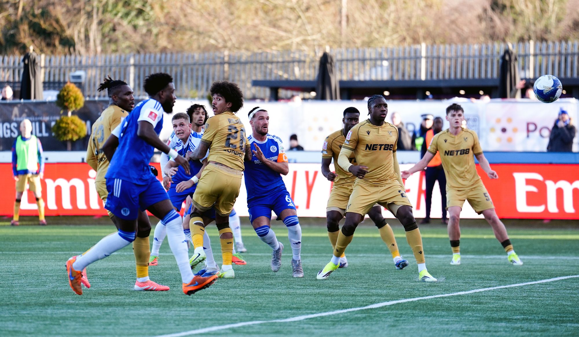 Paul Dawson, do Macclesfield Town, marcou o gol inaugural