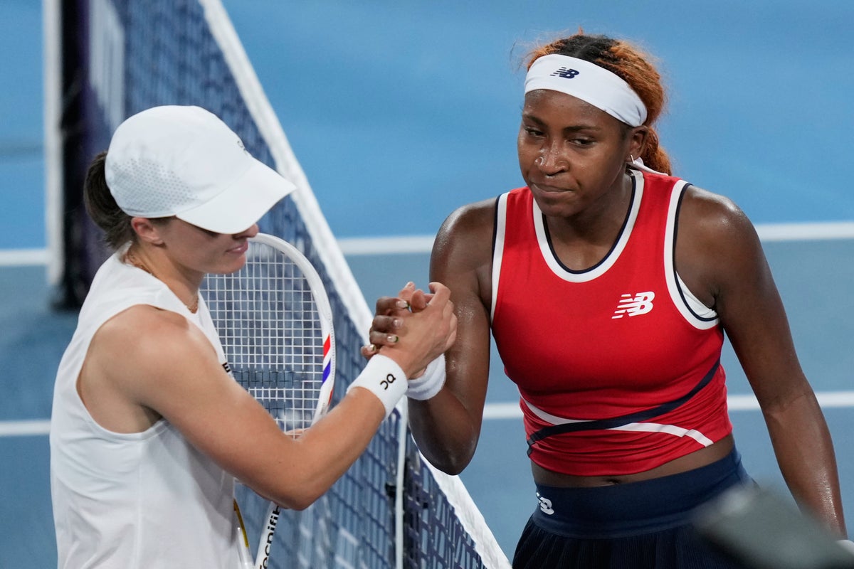 Coco Gauff extends winning streak over Iga Swiatek but Poland advance at United Cup