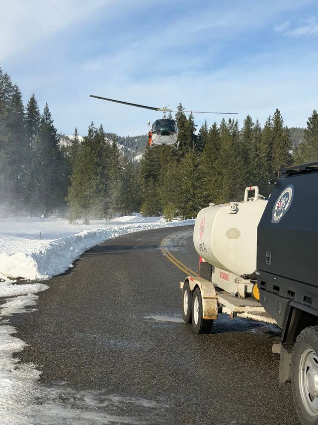 <p>An avalanche killed two men who were snowmobiling on a mountain in Washington state over the weekend, authorities said </p>