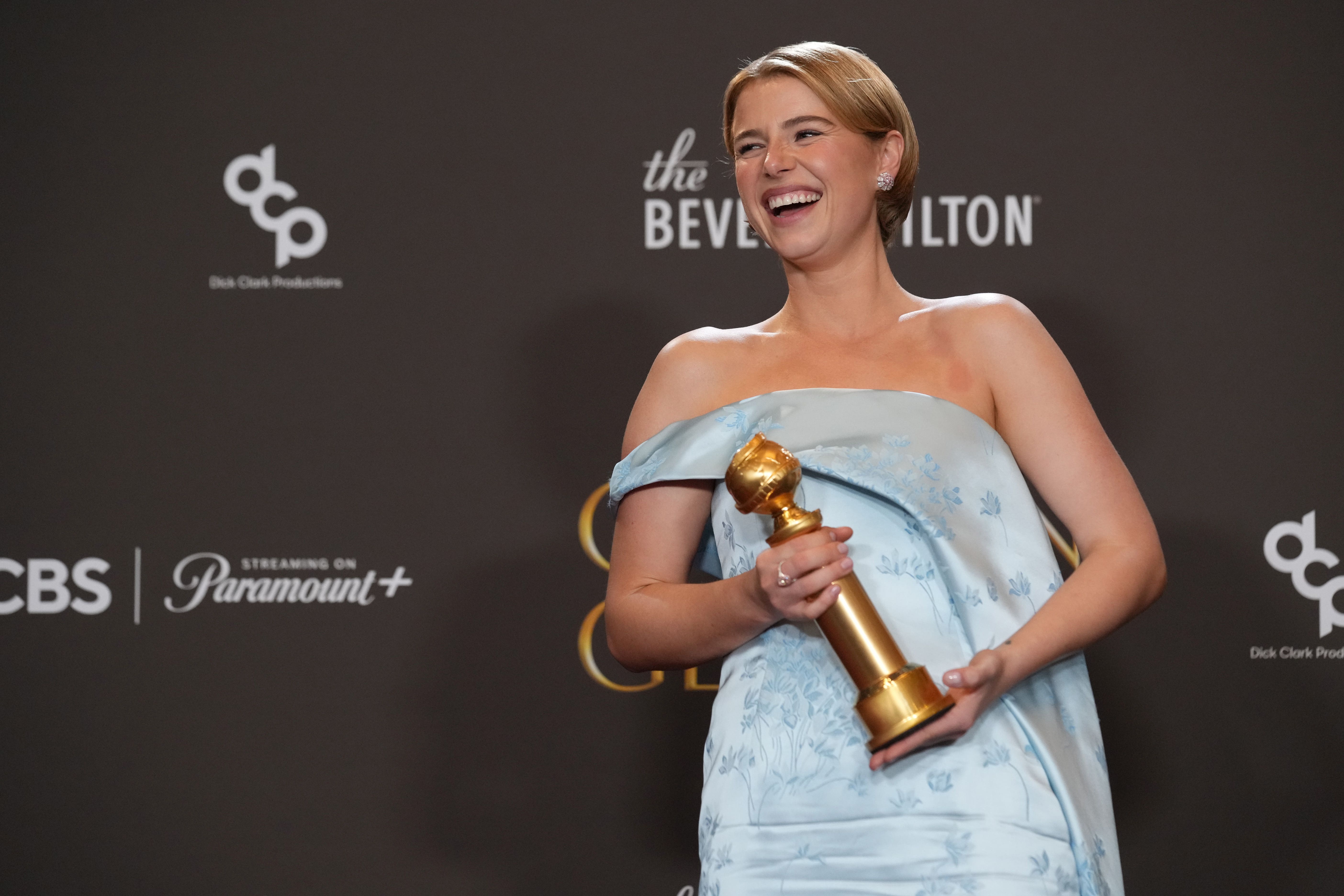 <p>Jessie Buckley holding her Golden Globe </p>