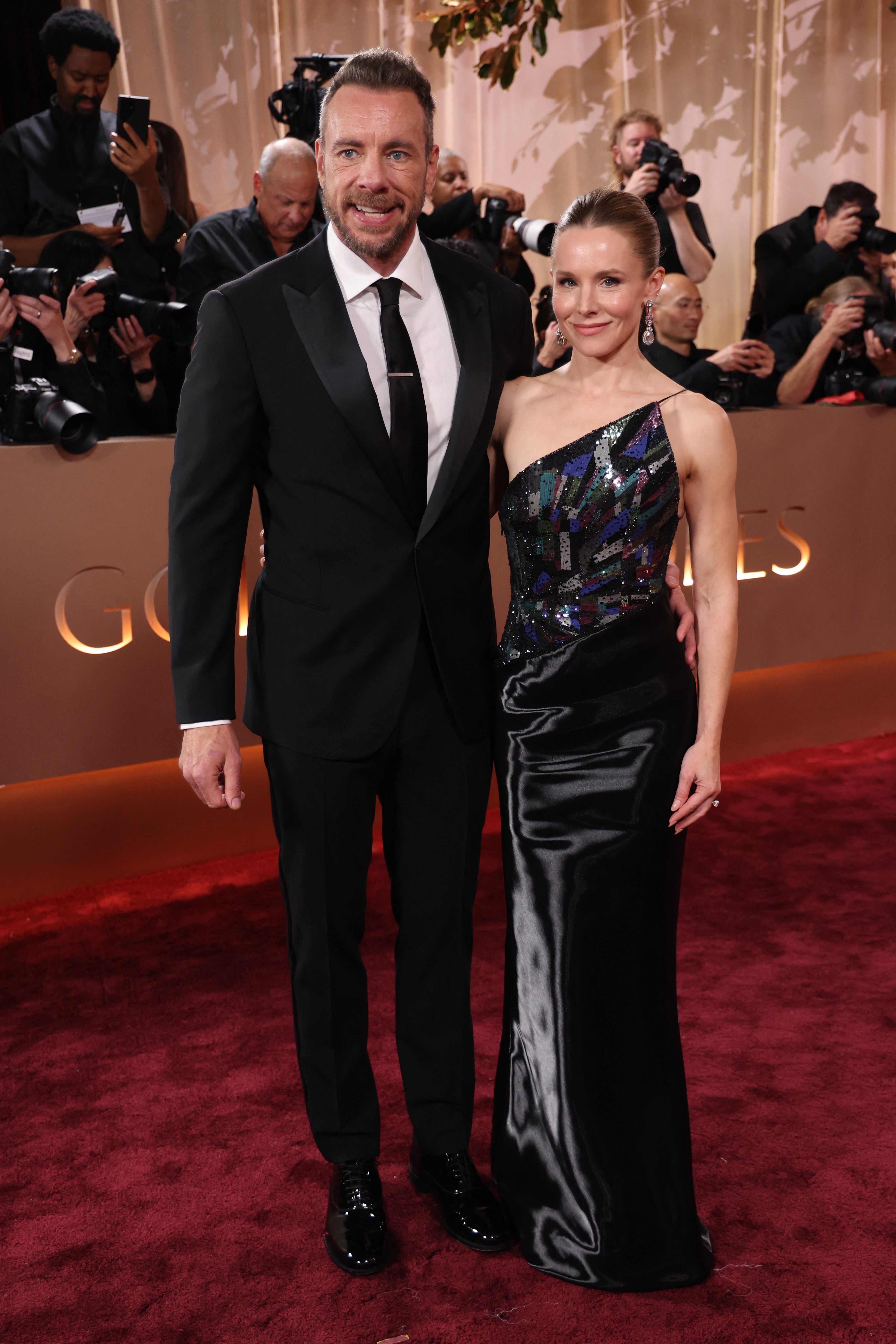 Walking the carpet alongside her husband, Dax Shepard, Bell’s long, black, plastic-looking skirt made the dress feel mismatched