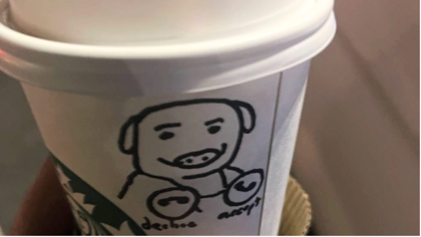 <p>The pig drawing on a police officer's Starbucks order</p>