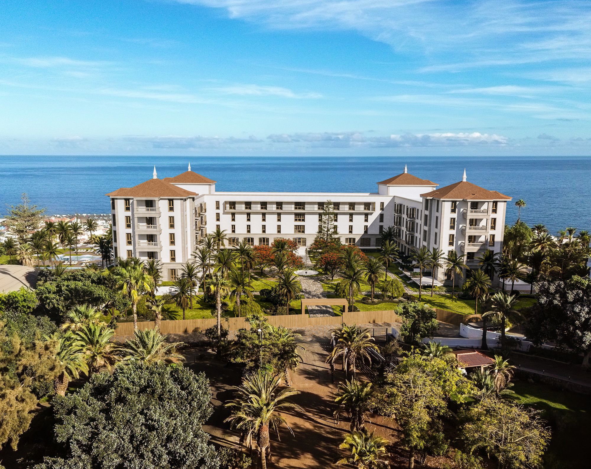 From its commanding position on a lush hilltop, the hotel overlooks the historic town of Puerto de la Cruz
