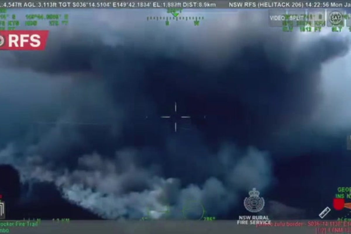 Aerial footage shows extent of major Australian bushfire in national park