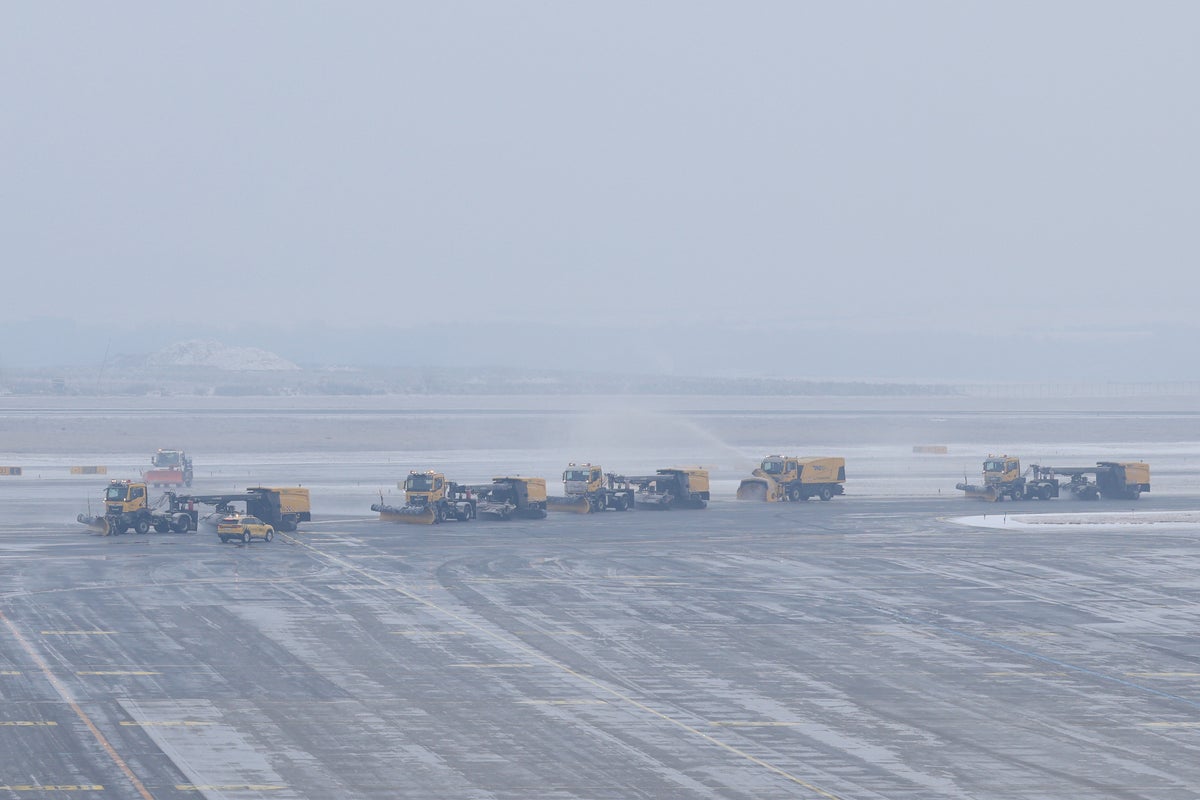 https://static.independent.co.uk/2026/01/13/11/23/Vienna-Airport-closed-2.jpeg?width=1200&height=800&crop=1200:800