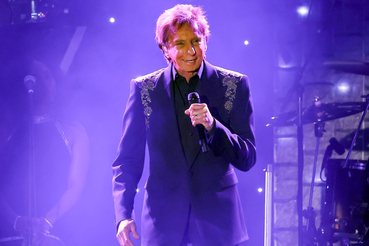 Barry Manilow announces new tour dates following lung cancer treatment Barry Manilow announces new tour dates following lung cancer treatment
