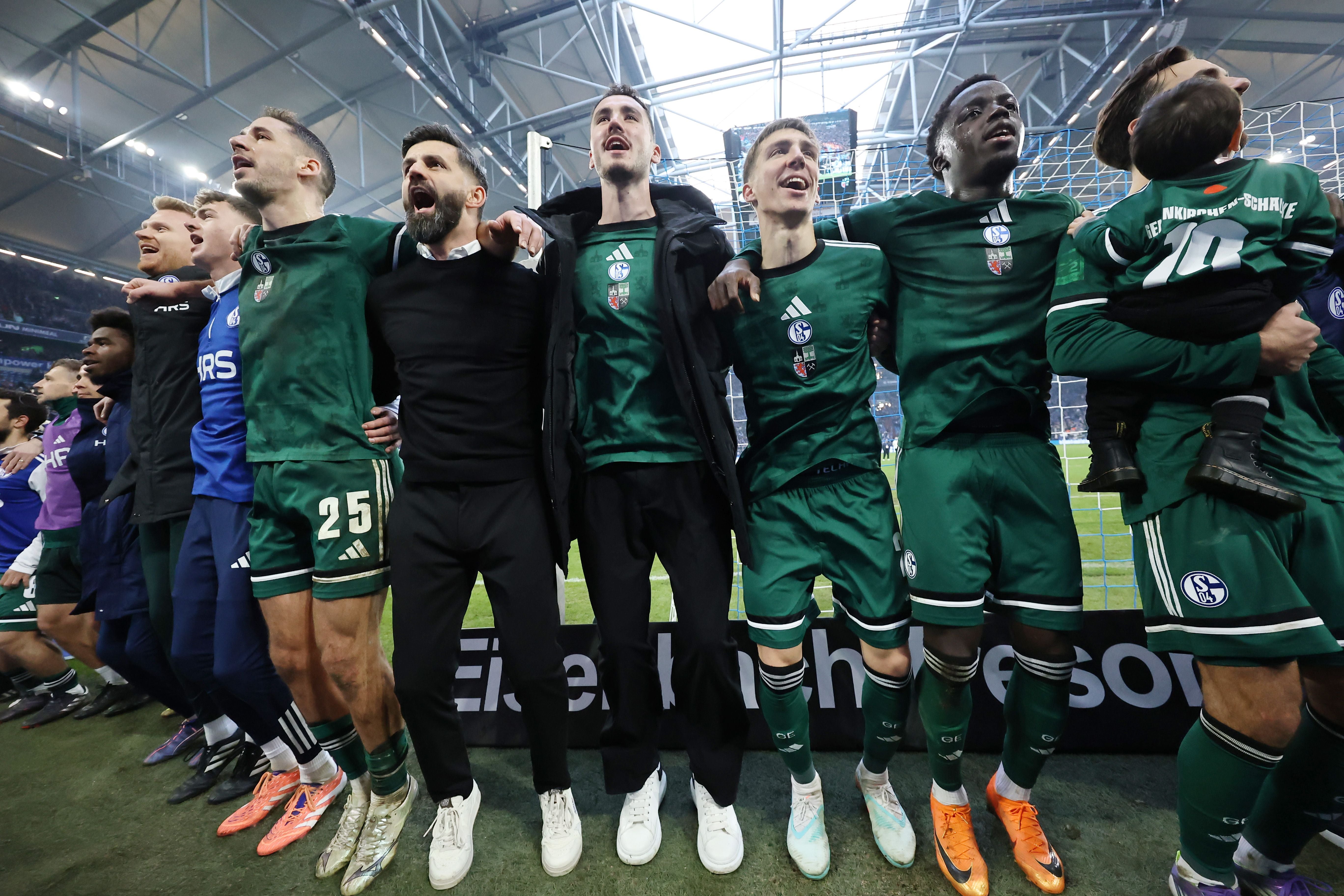 Schalke celebrated a win over Nurnberg before the Winterpause