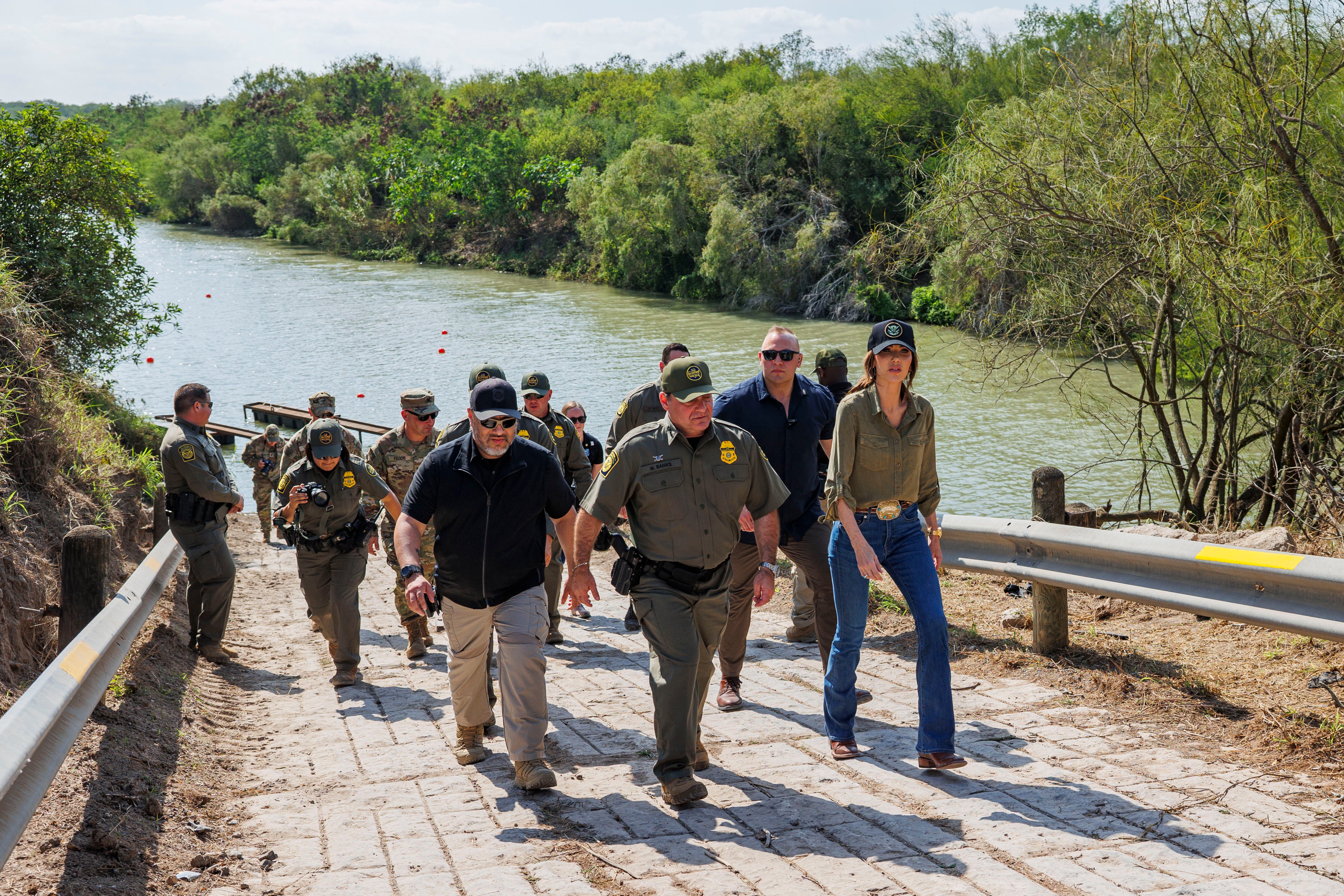 Os democratas esperam reconquistar alguns eleitores hispânicos no Texas que apoiaram Trump em 2024, apesar das promessas de repressão na fronteira e de ter como alvo os imigrantes na América.