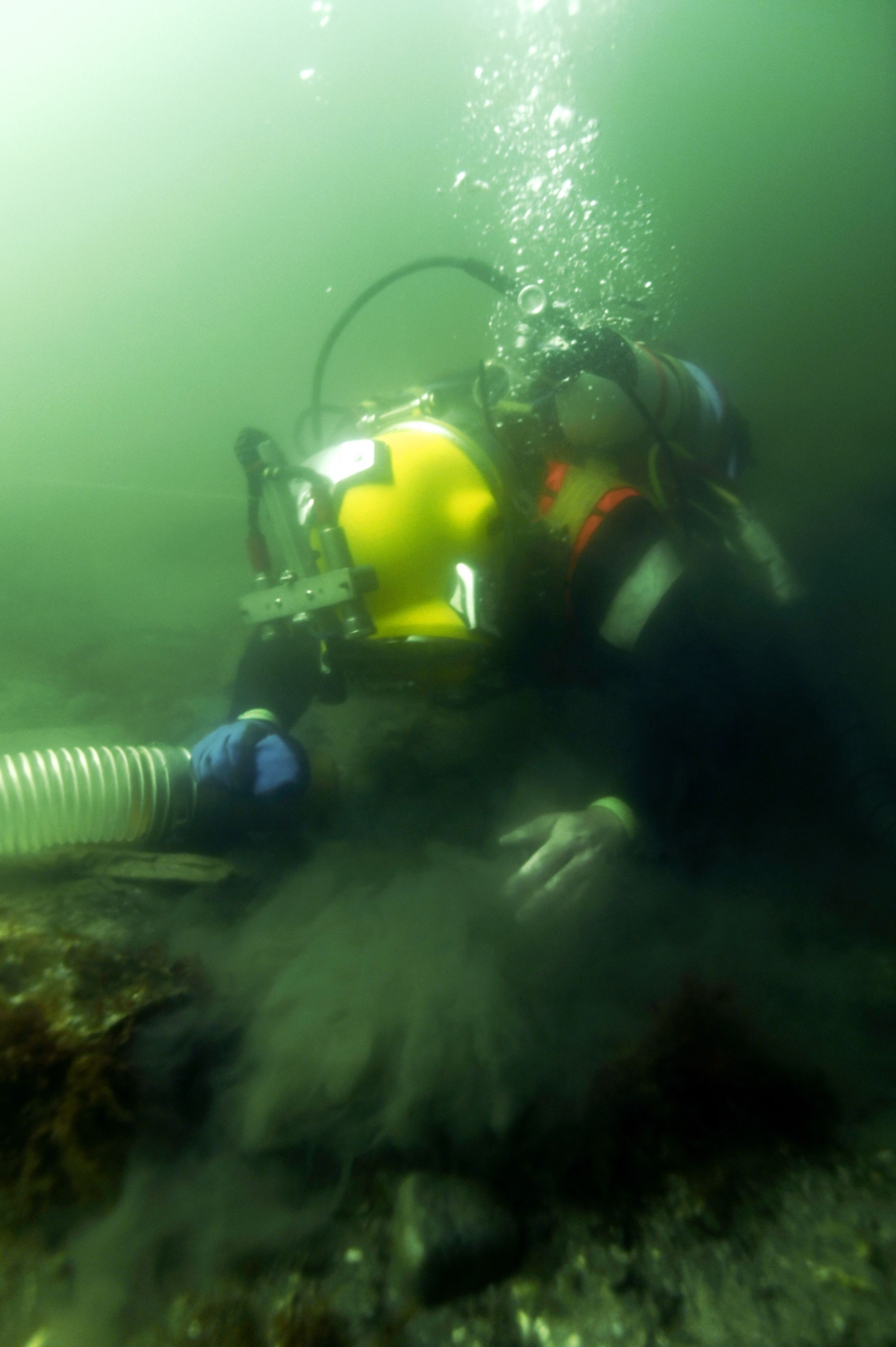 Archaeologist investigates Viking shipwreck