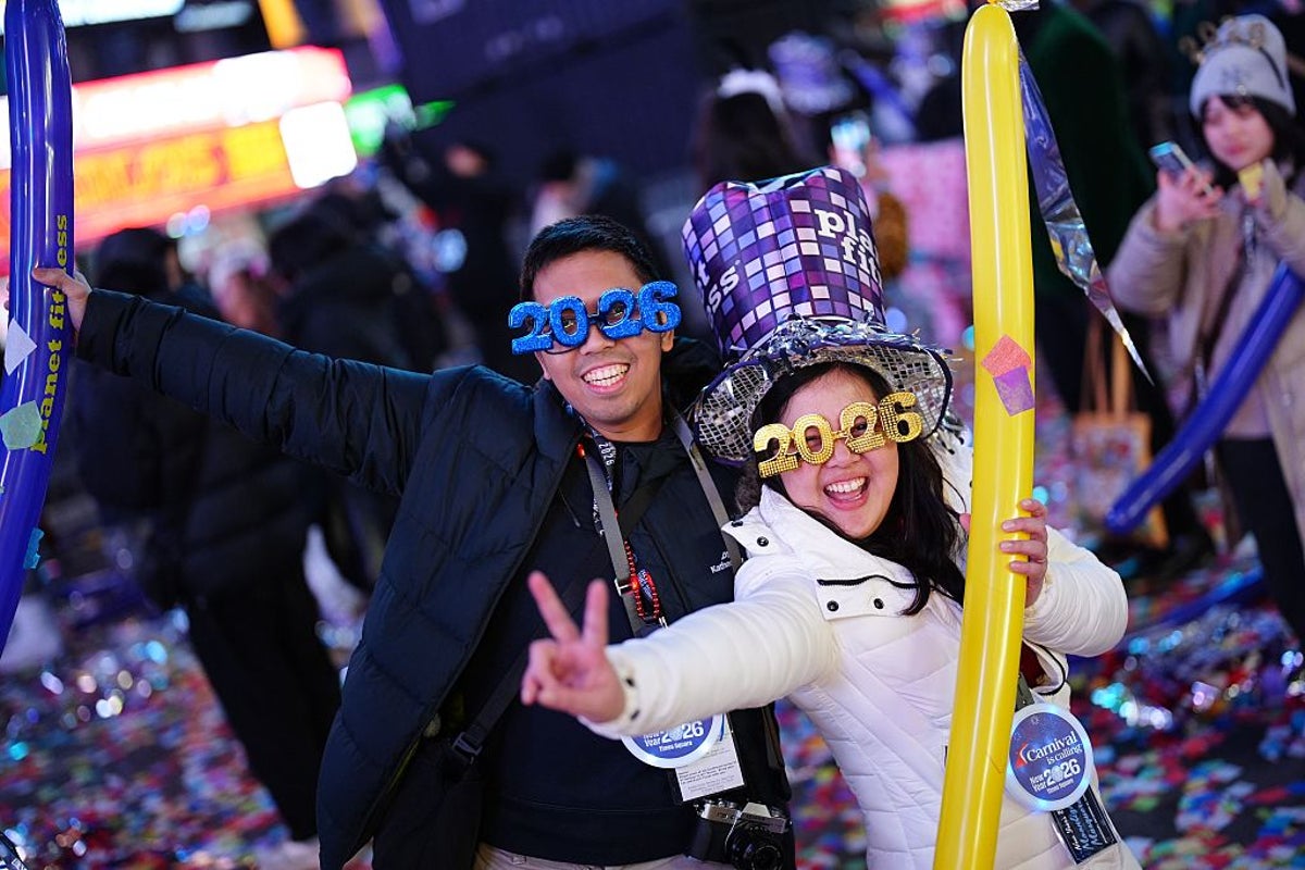 Five money moves experts say will set you up for a better 2026 | The ...