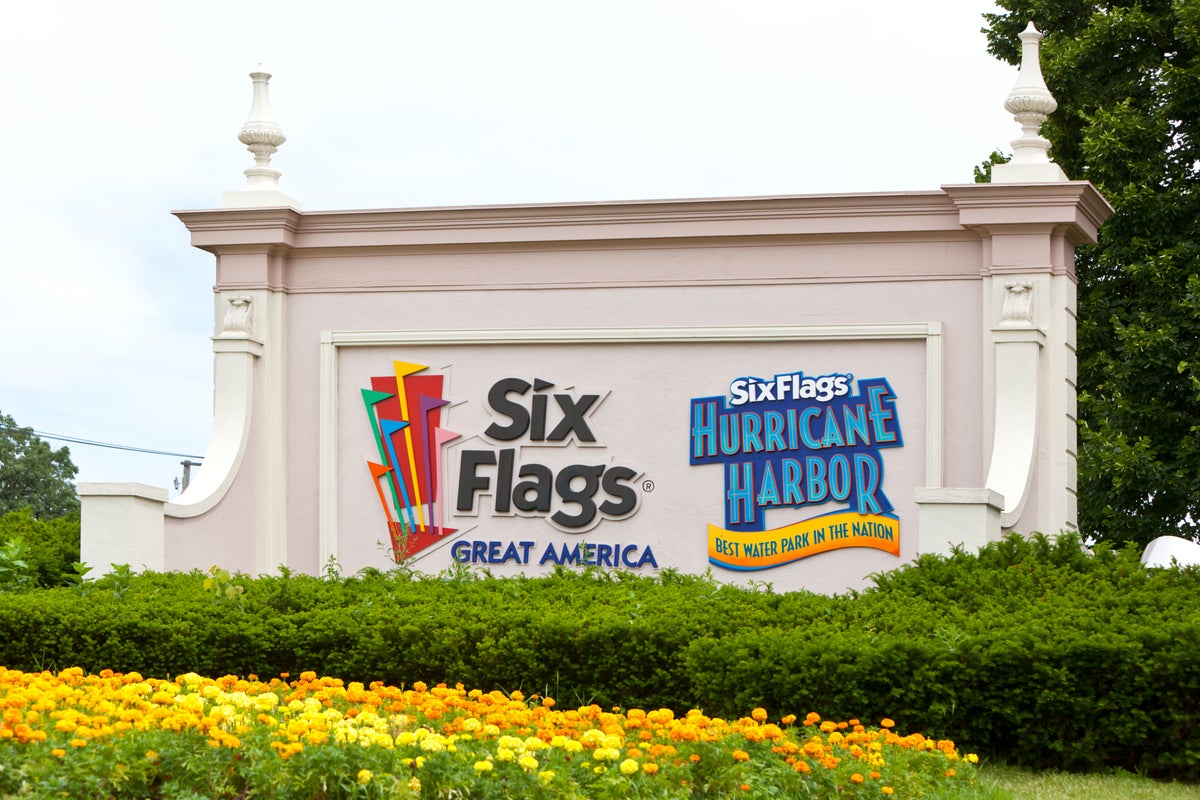 Six Flags visitor sues park after falling off Superman rollercoaster – UK Times Six Flags visitor sues park after falling off Superman rollercoaster – UK Times