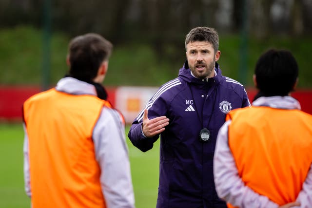 <p>Michael Carrick oversees Manchester United training</p>