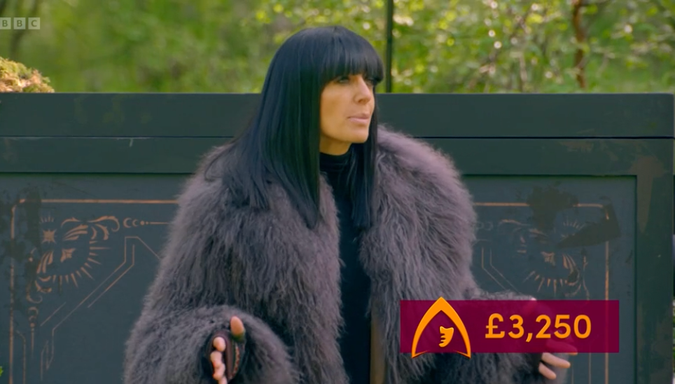 Claudia anuncia o prêmio em dinheiro