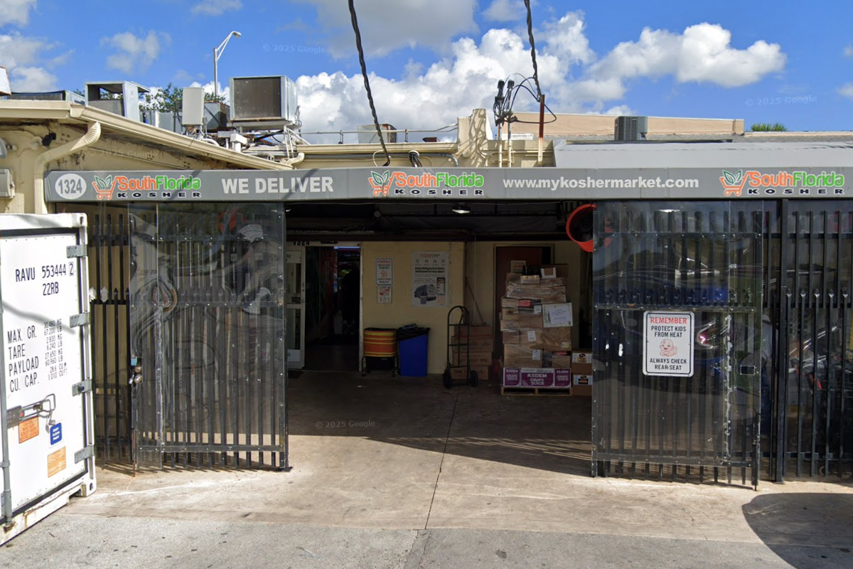 Florida man dies in industrial accident with dough mixer at a grocery store Florida man dies in industrial accident with dough mixer at a grocery store