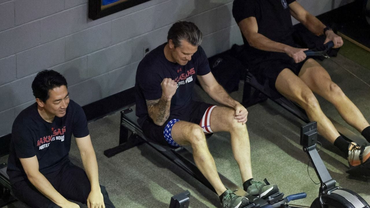 <p>Japan's defense minister joins Hegseth for early morning gym workout</p>